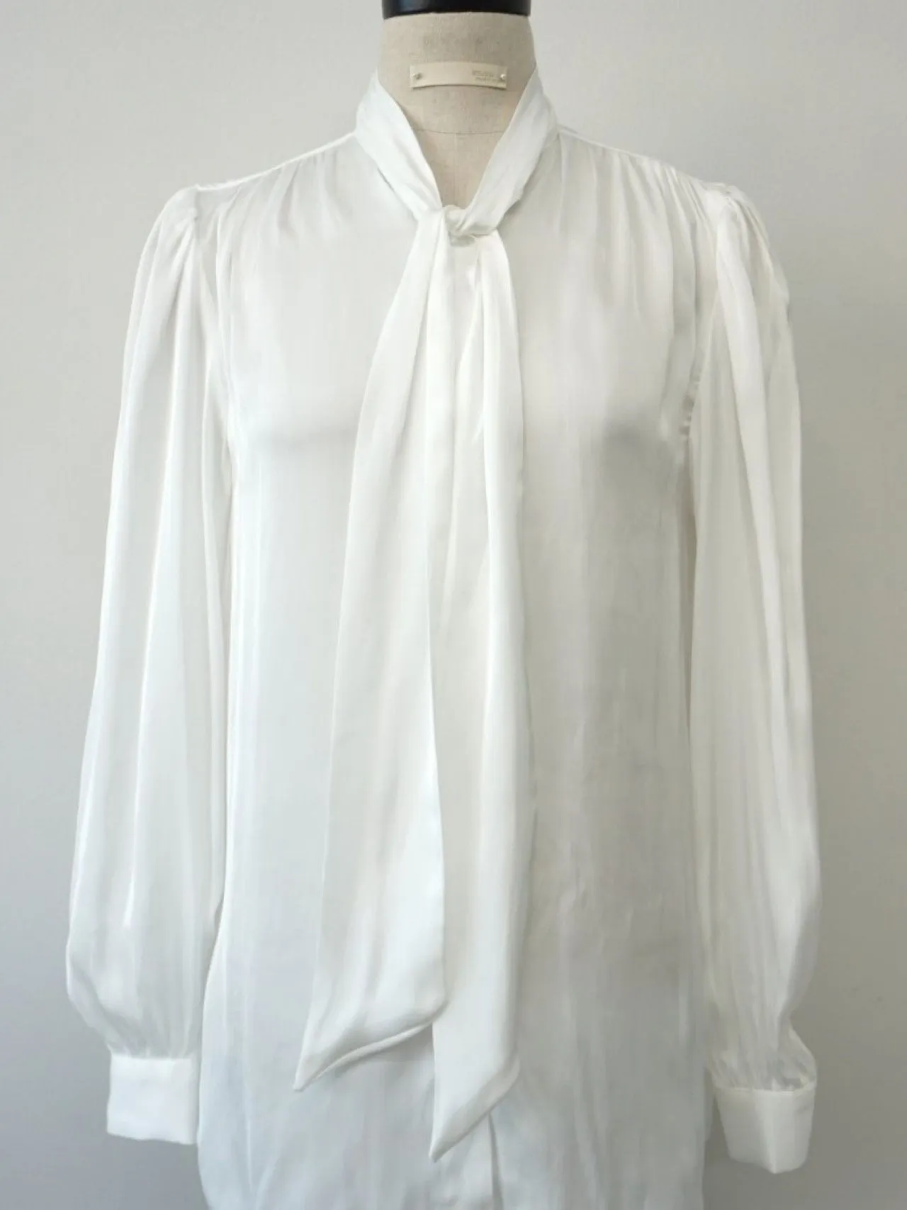 SILKY DRESS SHIRT WITH NECK TIE